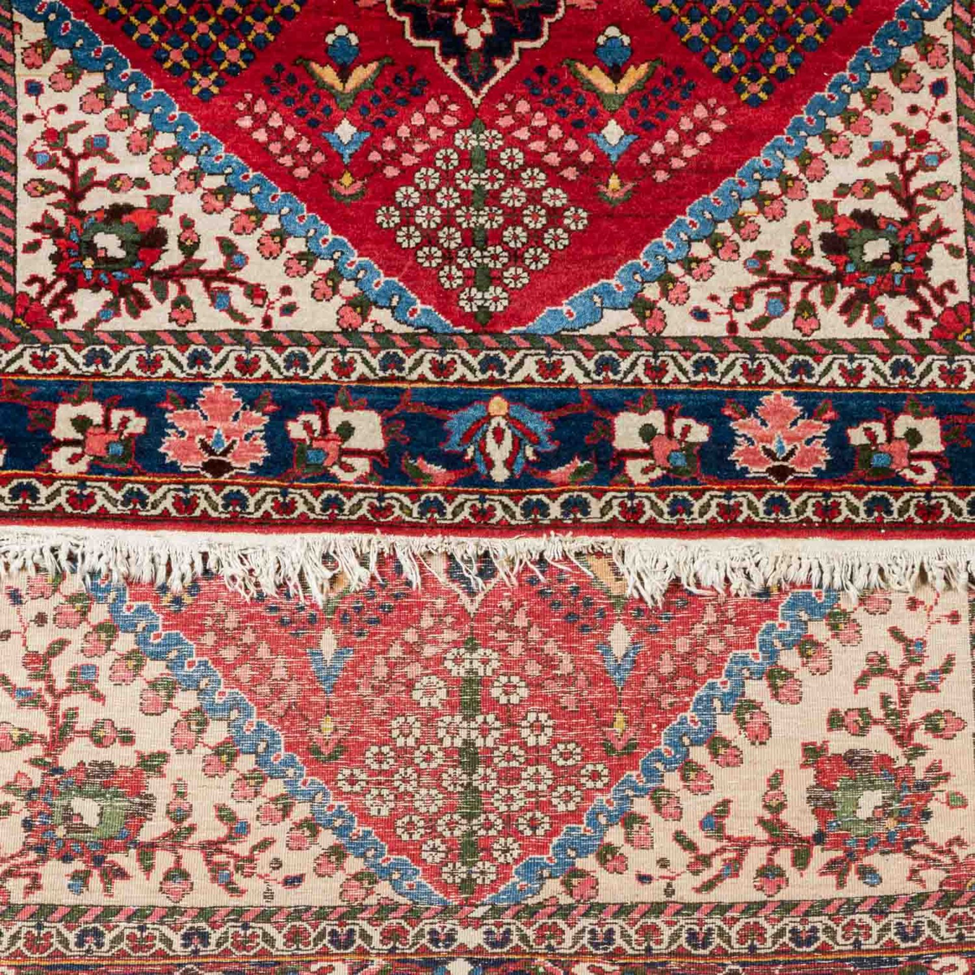 Orientteppich. BACHTIARI/PERSIEN, 1. Hälfte 20. Jh., 200x136 cm.Der rote Fond des Innenfeldes ist - Bild 3 aus 4