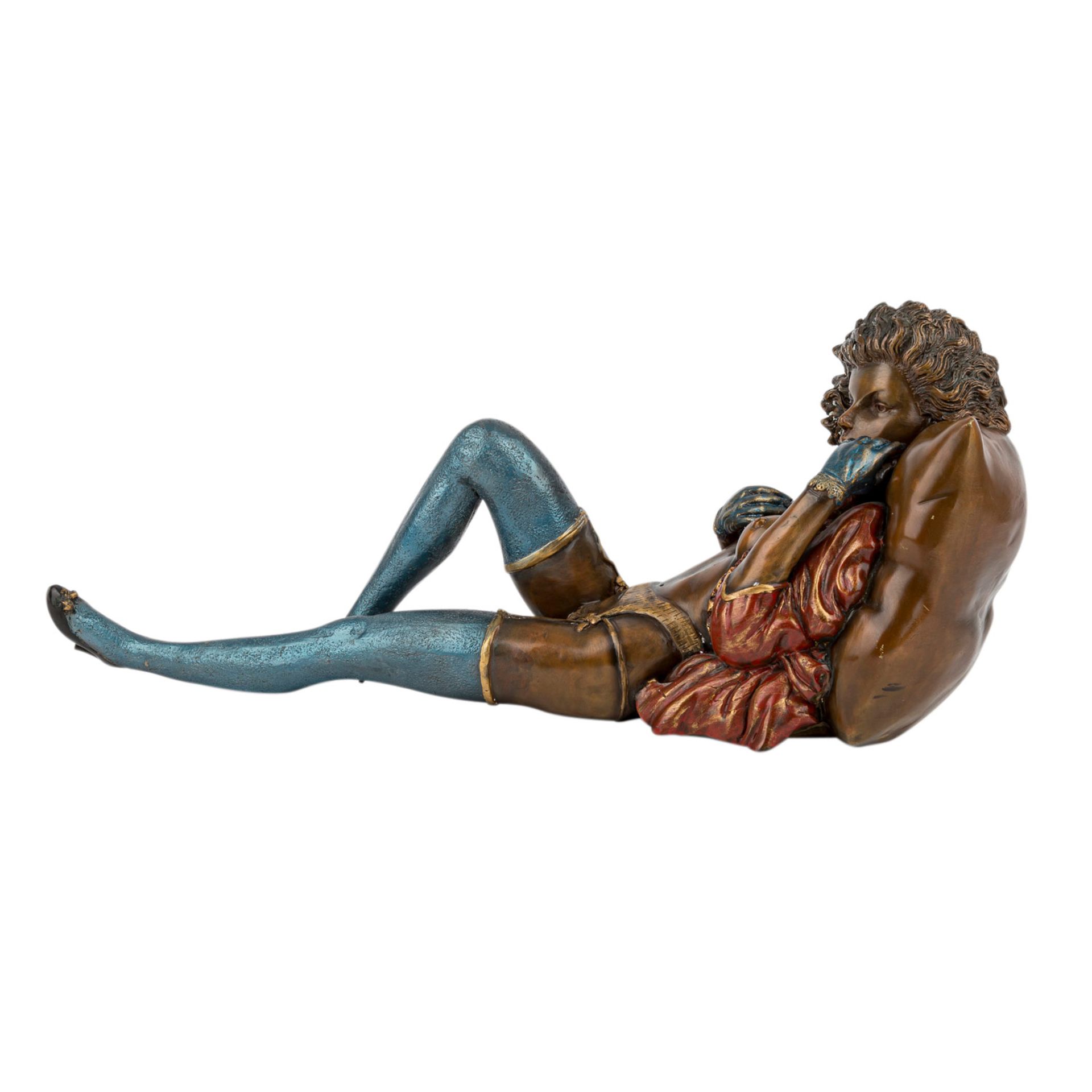 KÜNSTLER DES 20.JH."Liegender Akt"Bronze, teils farbig patiniert, L: ca. 60 cm. Min. Altersspuren. - Image 2 of 5