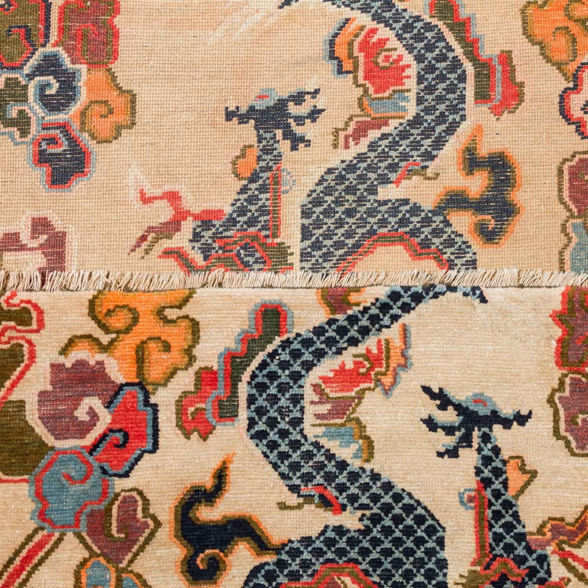 Konvolut: 4 Drachenteppiche, CHINA, 19./20. Jh..163x92 cm mit roter Randeinfassung/140x80 cm - Image 3 of 5