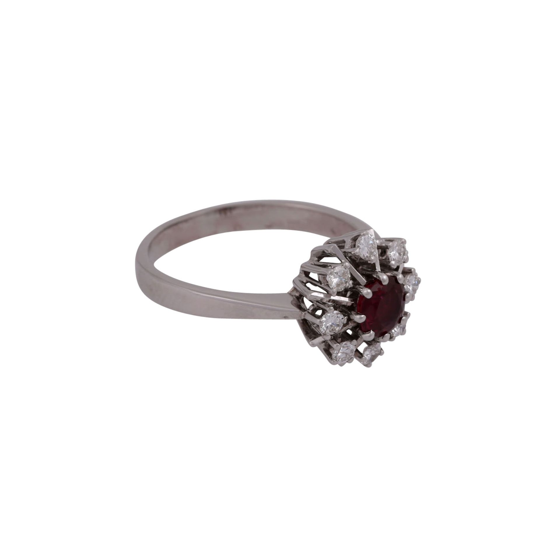 Ring mit Rubin ca. 0,7 ct und 8 Brillanten zus. ca. 0,32 ct(gaviert), mittl. Farb- und - Bild 2 aus 4