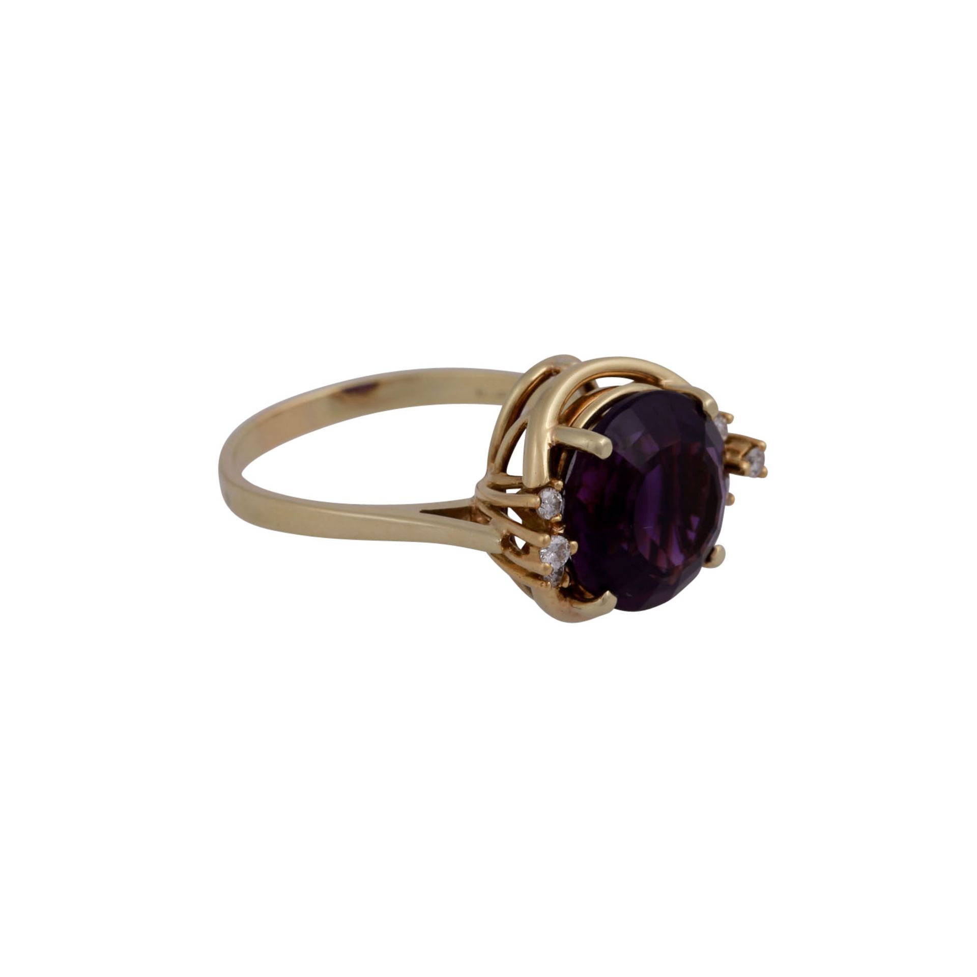 Ring mit Amethyst, rund facettiert,flankiert von je 3 kl. Brillanten, GG 14K, RW: 58, 2. H. 20. Jh., - Bild 2 aus 4