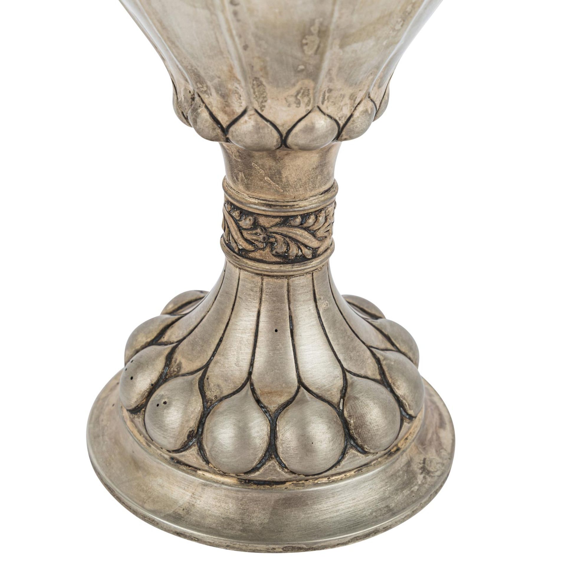 DEUTSCH Pokal, um 1900runder Stand, Buckeldekor, balusterförmiger Schaft, Deckel mit durchbrochen - Image 4 of 7