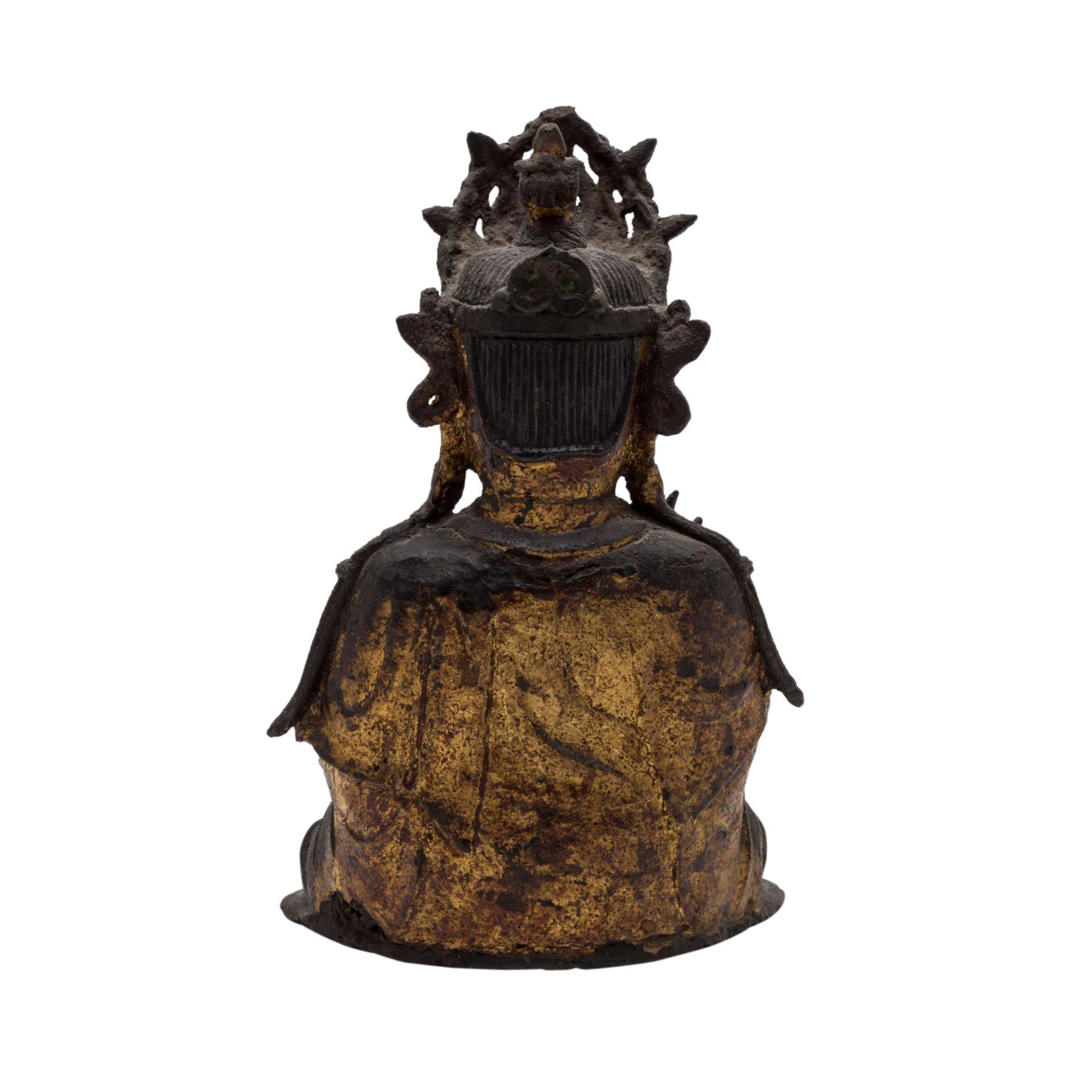 Guanyin.Bronze, CHINA, Qing-Dynastie (1644-1911)Im Meditationssitz dargestellt. Auf dem Kopf eine - Bild 3 aus 4