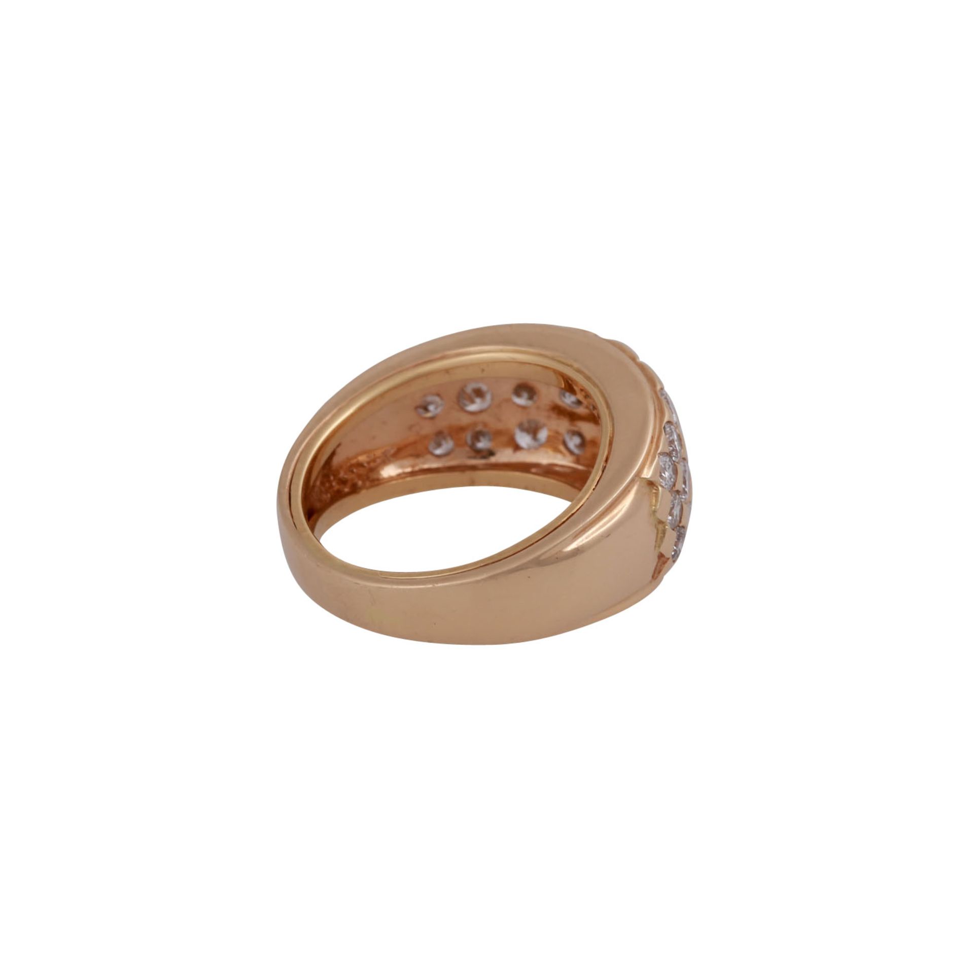 Ring mit Brillanten zus. ca. 1,70 ct,LGW (I-J)/ P1- P2. GG 18 K. RW: 52. 20./21 Jh., Tragespuren. - Image 3 of 5