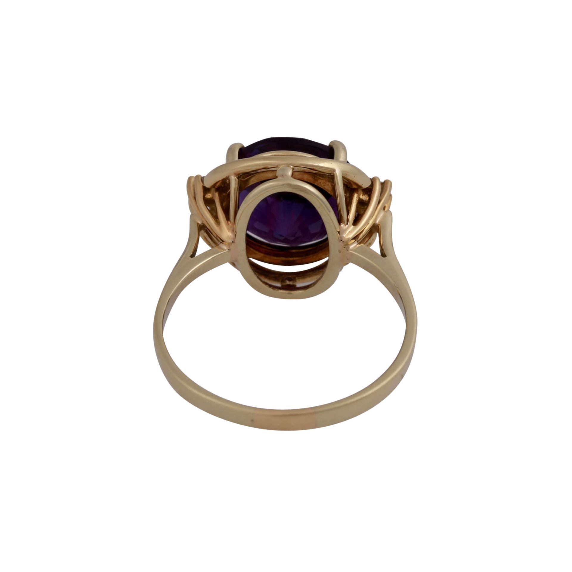 Ring mit Amethyst, rund facettiert,flankiert von je 3 kl. Brillanten, GG 14K, RW: 58, 2. H. 20. Jh., - Bild 4 aus 4