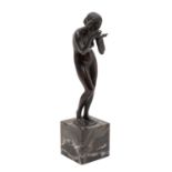 SEIFERT, VICTOR HEINRICH (1870-1953) 'Trinkende', 20. Jh..Bronze brüniert, stehender Frauenakt auf