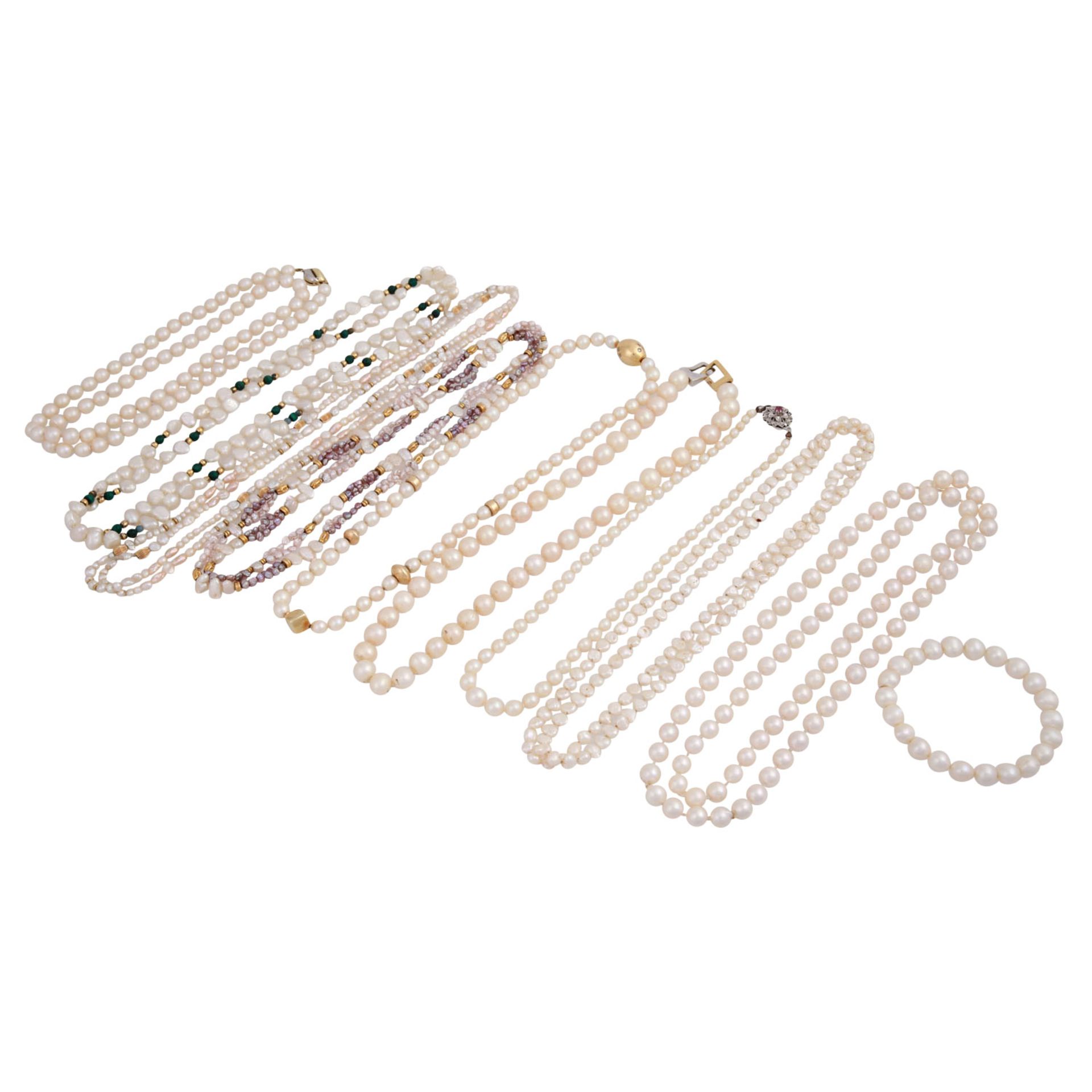Konvolut aus 9 Perlenketten und 1 Armbandmit 3 Schließen aus GG/WG 18K, 1 Schließe und 3x