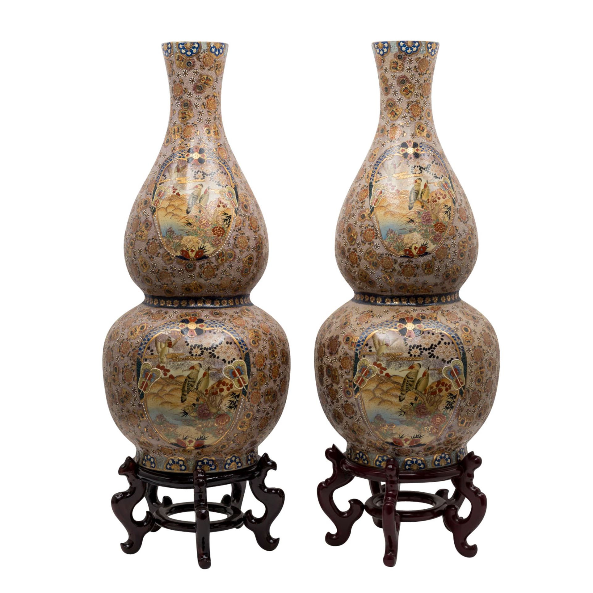 Paar dekorative Bodenvasen im Satsuma-Stil.Doppelkürbisform, H: 89 cm. Beide mit dazugehörendem - Bild 3 aus 4