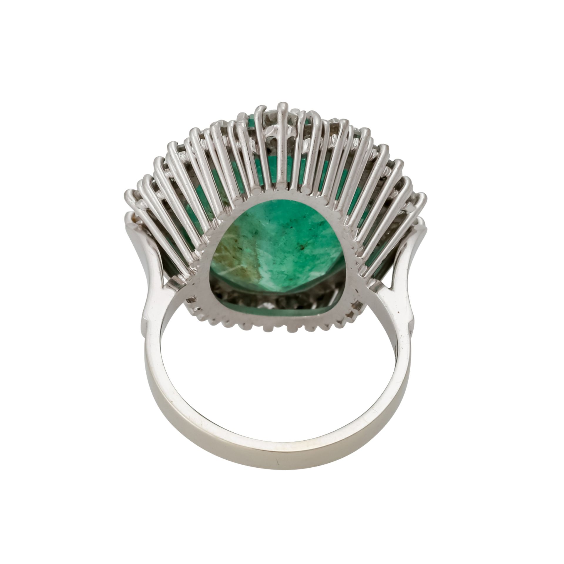 Ring mit Brillanten, zus. ca. 1,61 ctLGW (I-J)/SI1 um einen oval fac. Smaragd von 17,41 ct ( - Bild 4 aus 5