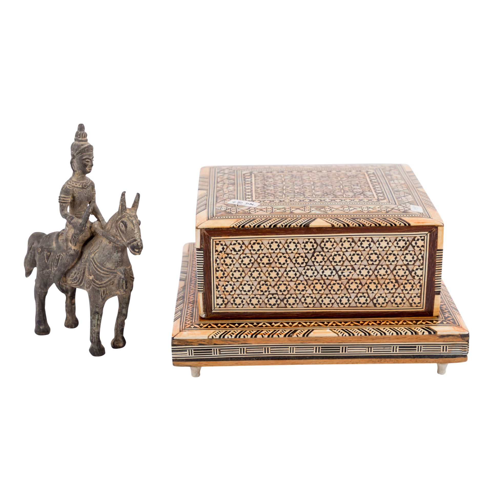 Konvolut 2tlg.:1 orientalische Zigarettenbox mit Spieluhr aus Holz, Verzierung im Khatam Kari Muster