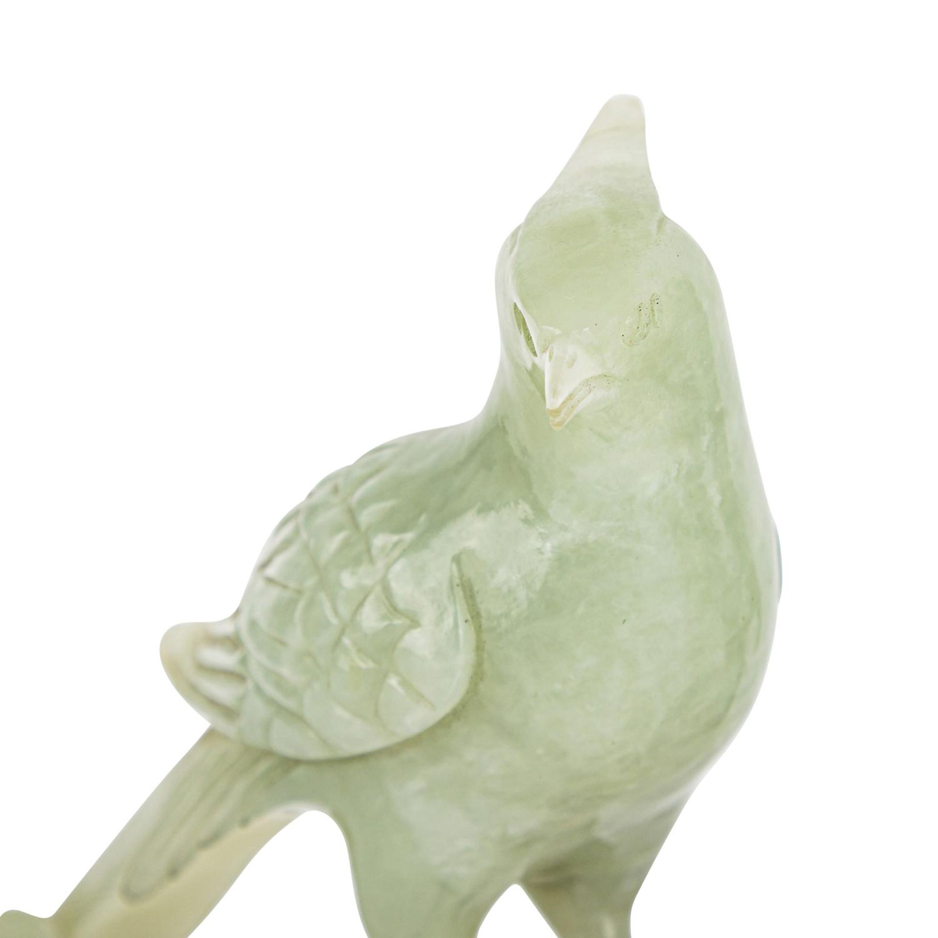 Paar Skulpturen aus grüner Jade. CHINA, 20. Jh..Zwei "Goldener Fasan" Vogelgruppen, H: 13,5 cm und - Bild 6 aus 11