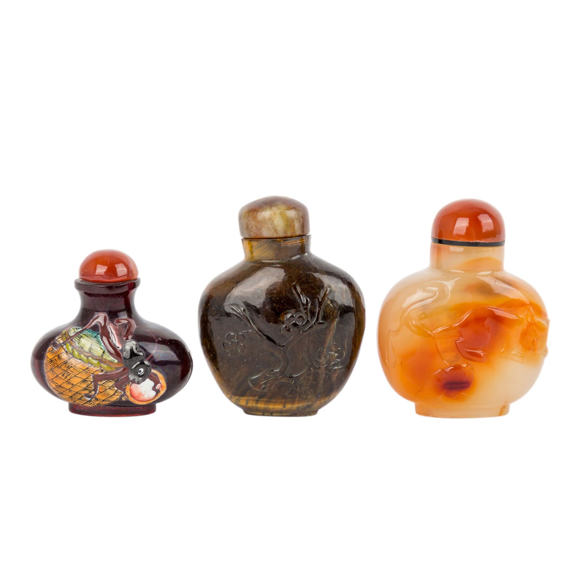 Neun snuff bottle. CHINA, 19./20. Jh..Aus Glas, und Stein, wie z.B.: Tigerauge, Karneol, Achat, H: - Image 4 of 5