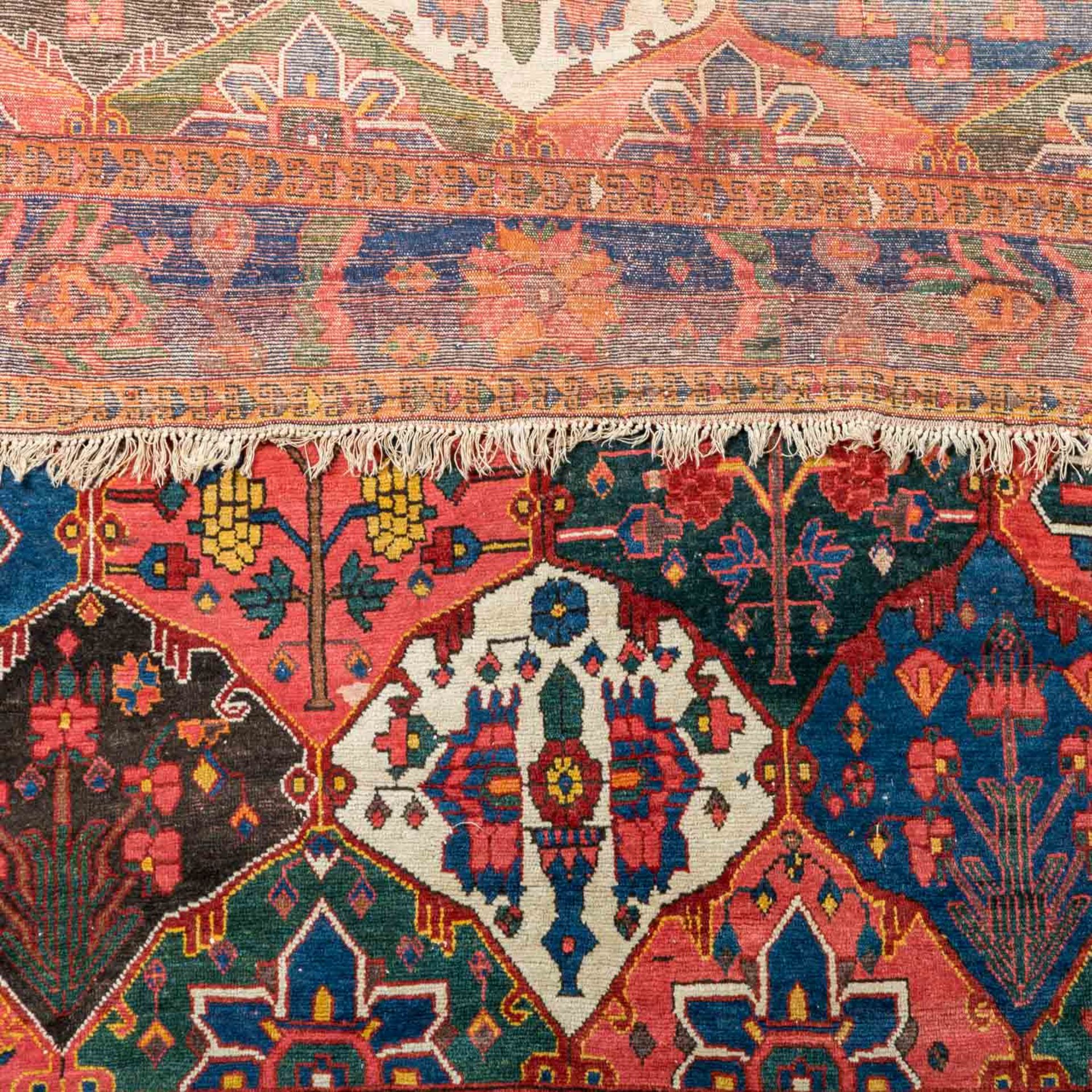 Orientteppich. BACHTIARI/PERSIEN, 1. Hälfte 20. Jh., 297x222 cm. - Bild 3 aus 4