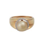 Ring mit goldfarbener Zuchtperlevon ca. 9,7 mm, kleine Diamanten, GG 18K, RW: 61, 20./21. Jh.,