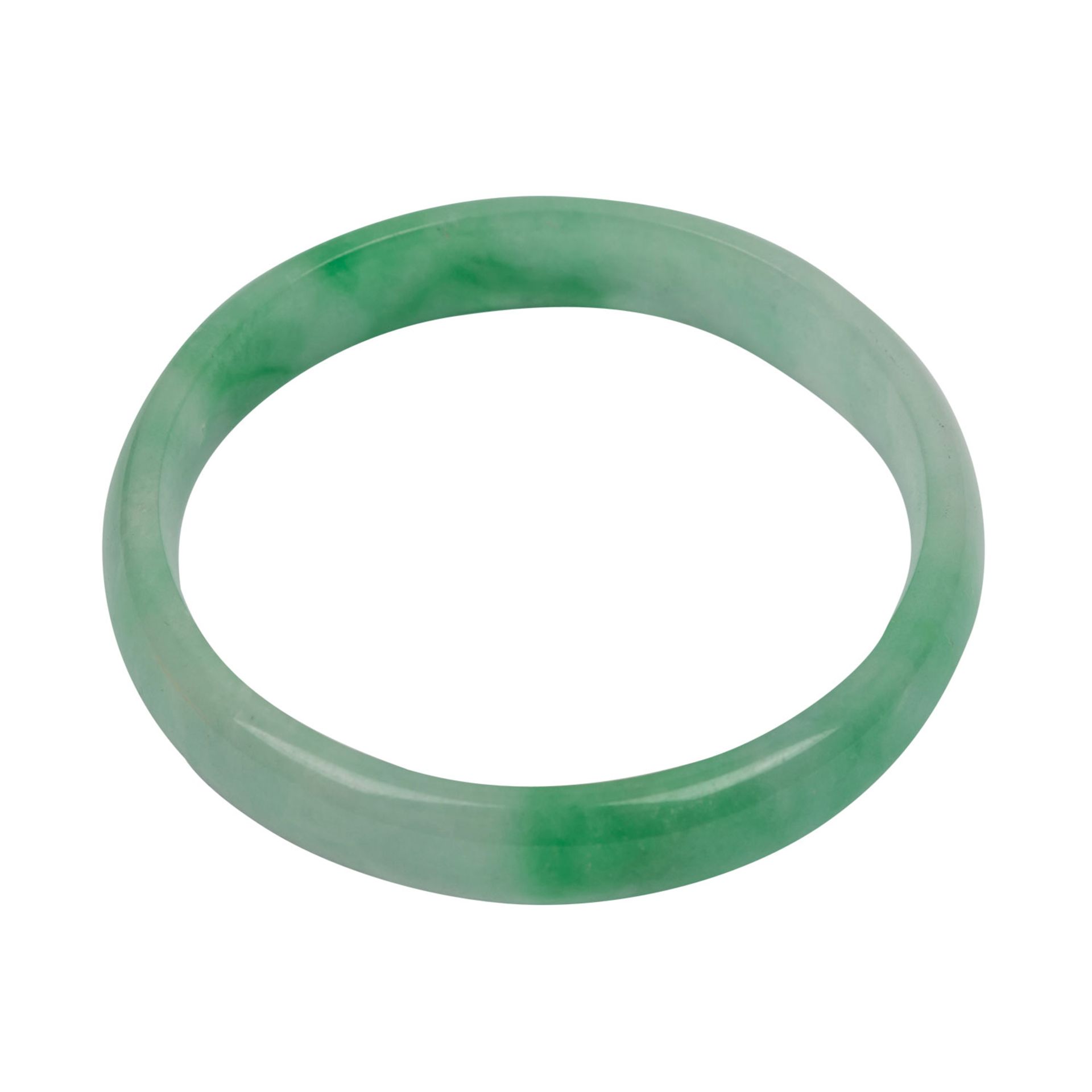 Armreif aus Jadeit. CHINA, 20. Jh..D: 6 cm.Jadeite bangle. China, 20th ct., diameter: 6 cm.