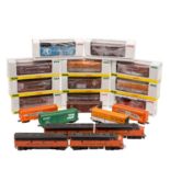 MÄRKLIN/TRIX/ATHEARN Konvolut Diesellok mit 16 Güterwagen, Spur H0,Artikel sind Unikate und in