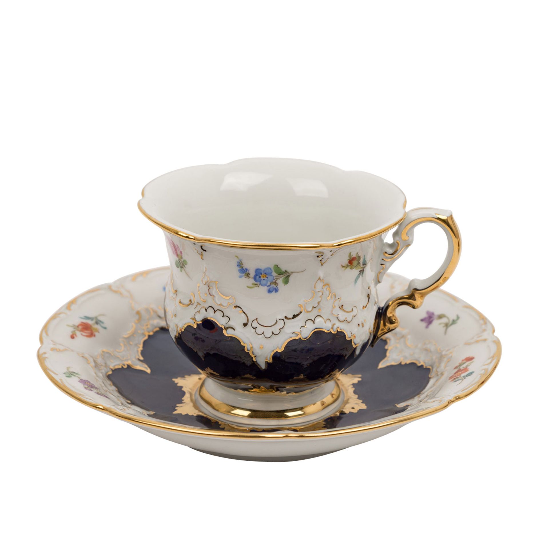 MEISSEN, zwei Kaffee-/Teegedecke ”B-Form” 20.Jh.Unterglasurblaue Schwertermarken, Reliefdekor mit - Image 2 of 5