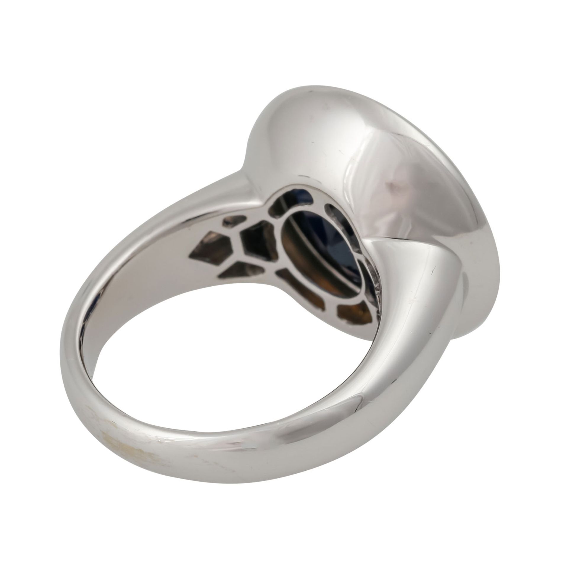Ring mit dunkelblauem Saphir von 11,8 ct, rund facettiert, D: ca. 15 mm, WBW: 2.500 €, WG 18K, 11,7 - Bild 3 aus 5
