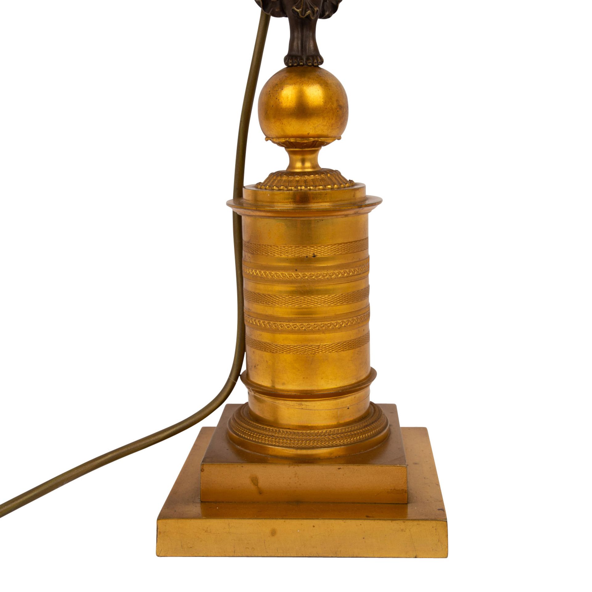 EMPIRE LEUCHTER ALS TISCHLAMPE Frankreich, 19.Jh., Bronze, vergoldet und brüniert, über einer - Bild 3 aus 5