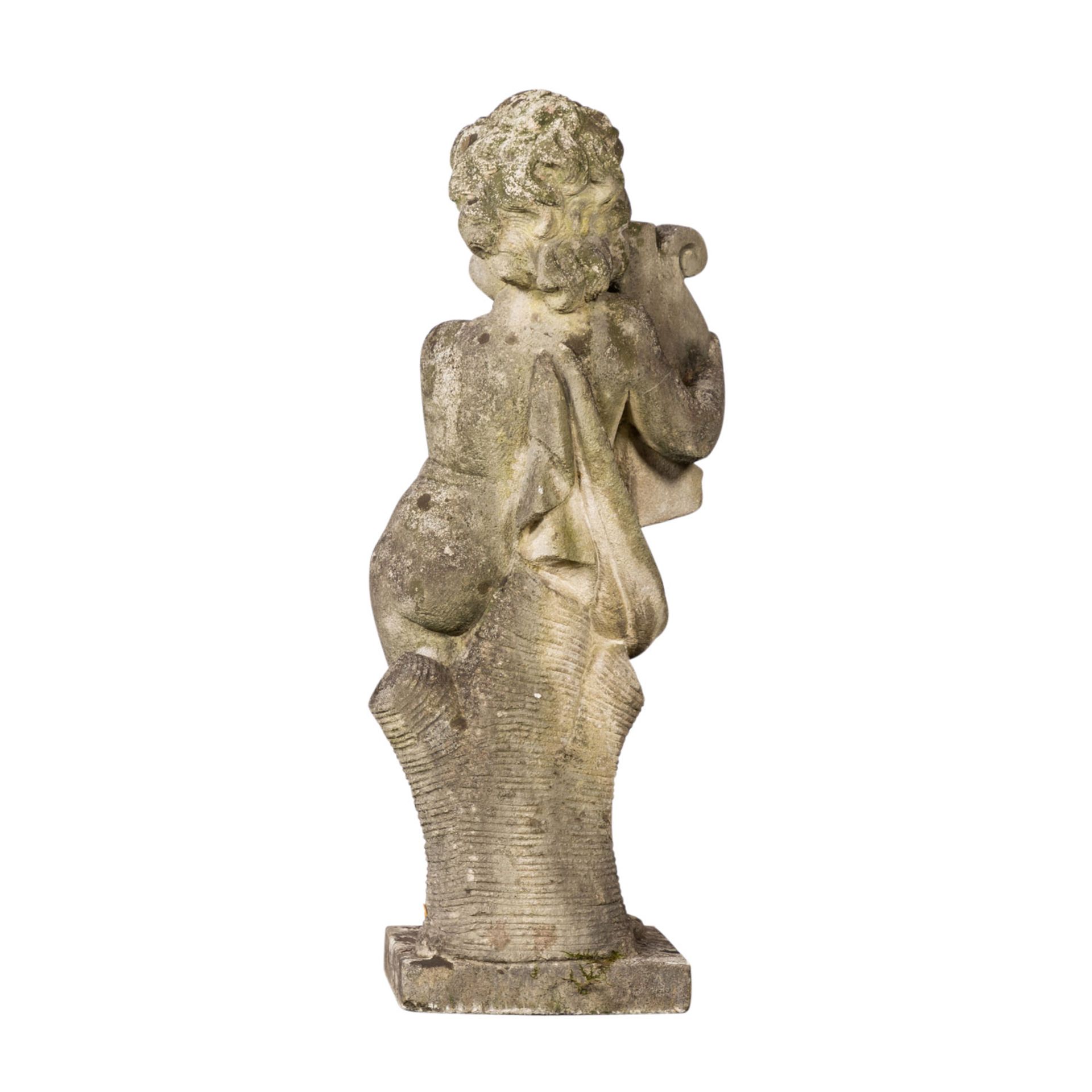 GARTENFIGUR PUTTO 19./20. Jh., Stein, Putto mit Harfe, H: ca. 85 cm. Witterungsspuren. GARDEN - Image 4 of 5