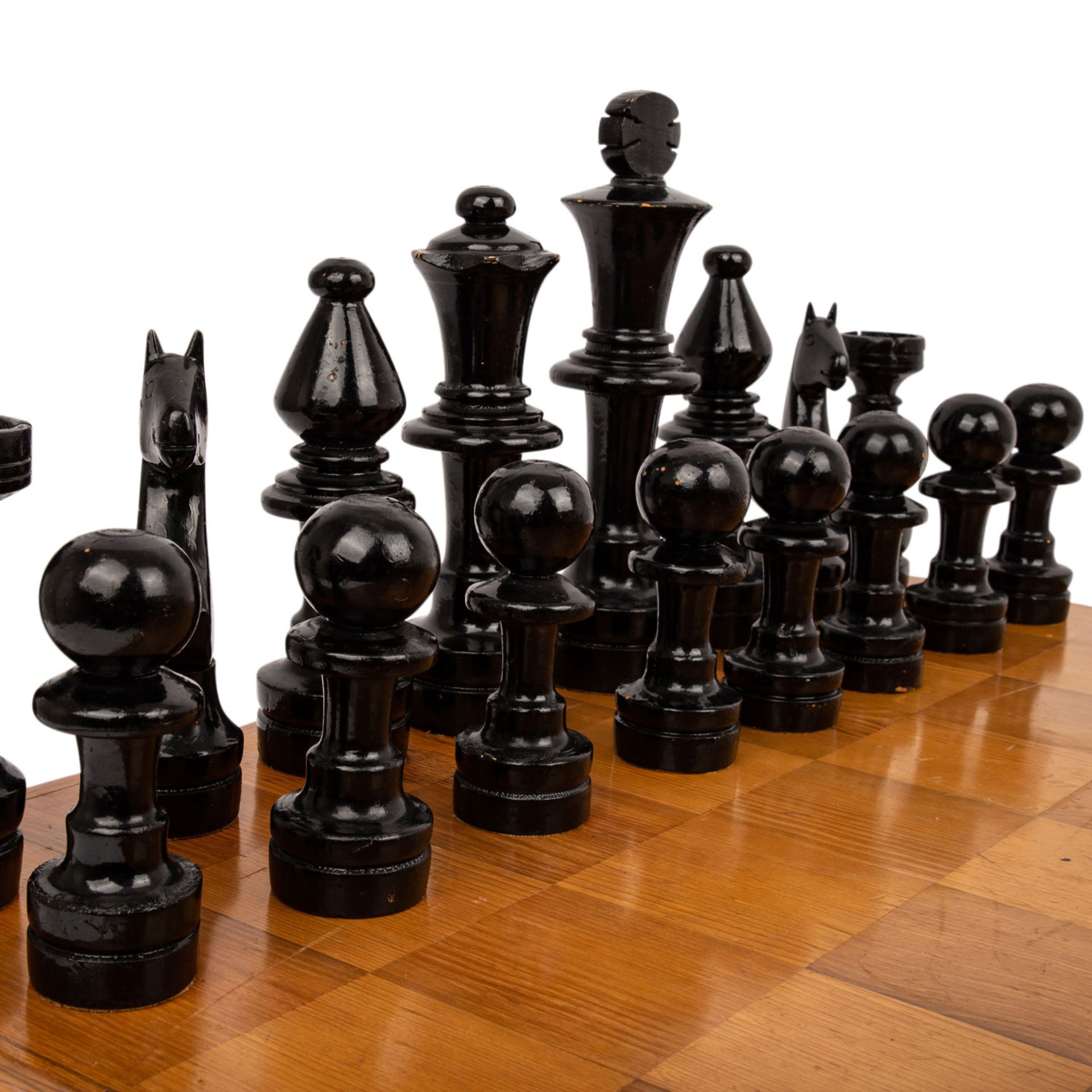 GROßES SCHACHSPIEL Rechteckkasten, darin kompletter Satz eines Schachspiels, die Figuren in Holz - Bild 2 aus 5