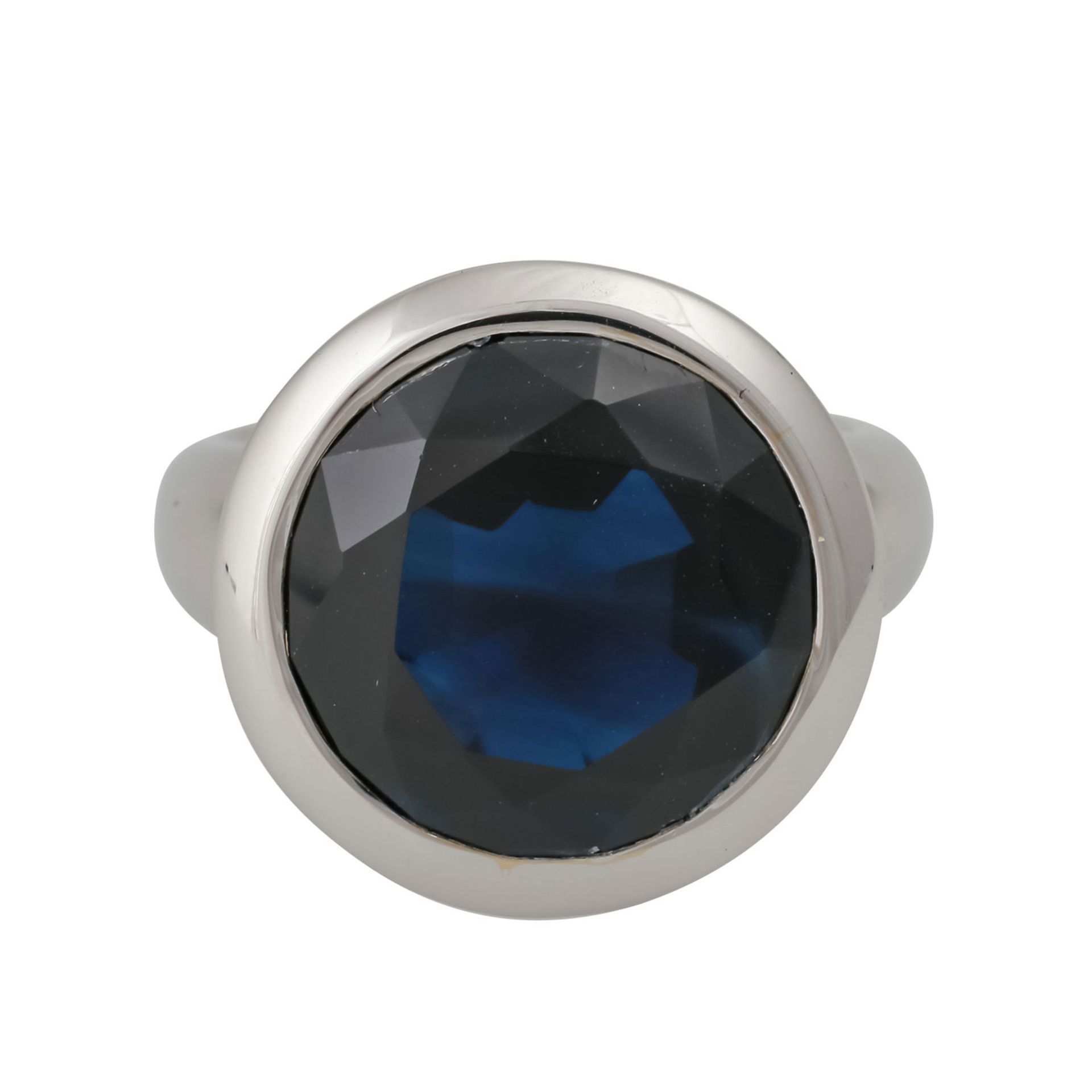 Ring mit dunkelblauem Saphir von 11,8 ct, rund facettiert, D: ca. 15 mm, WBW: 2.500 €, WG 18K, 11,7 - Bild 2 aus 5