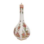 MEISSEN Sake-Flasche, 20. Jh. Balusterförmige Vierkantflasche mit polychromer Staffage im Kakiemon-