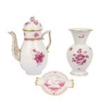 HEREND und MEISSEN Konvolut 3-tlg., 20. Jhd.: HEREND 1 Kaffeekanne 'Apponyi purpur' und 1 Vase '