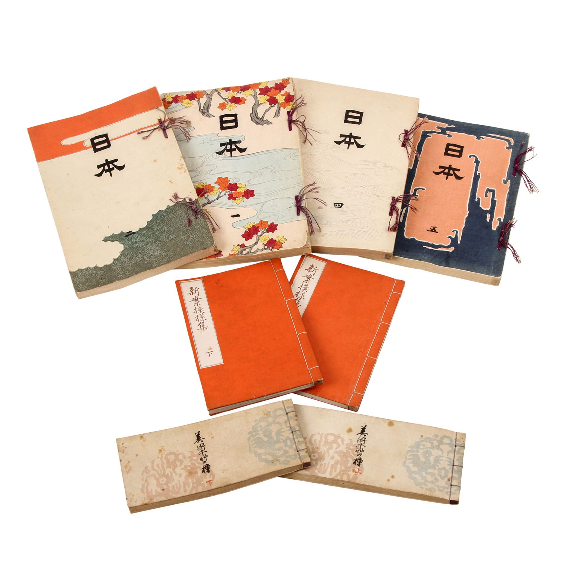Konvolut von acht Musterbüchern. JAPAN, 1900-1938. U.a. zwei Bände SHIN-BIJUTSUKAI:
