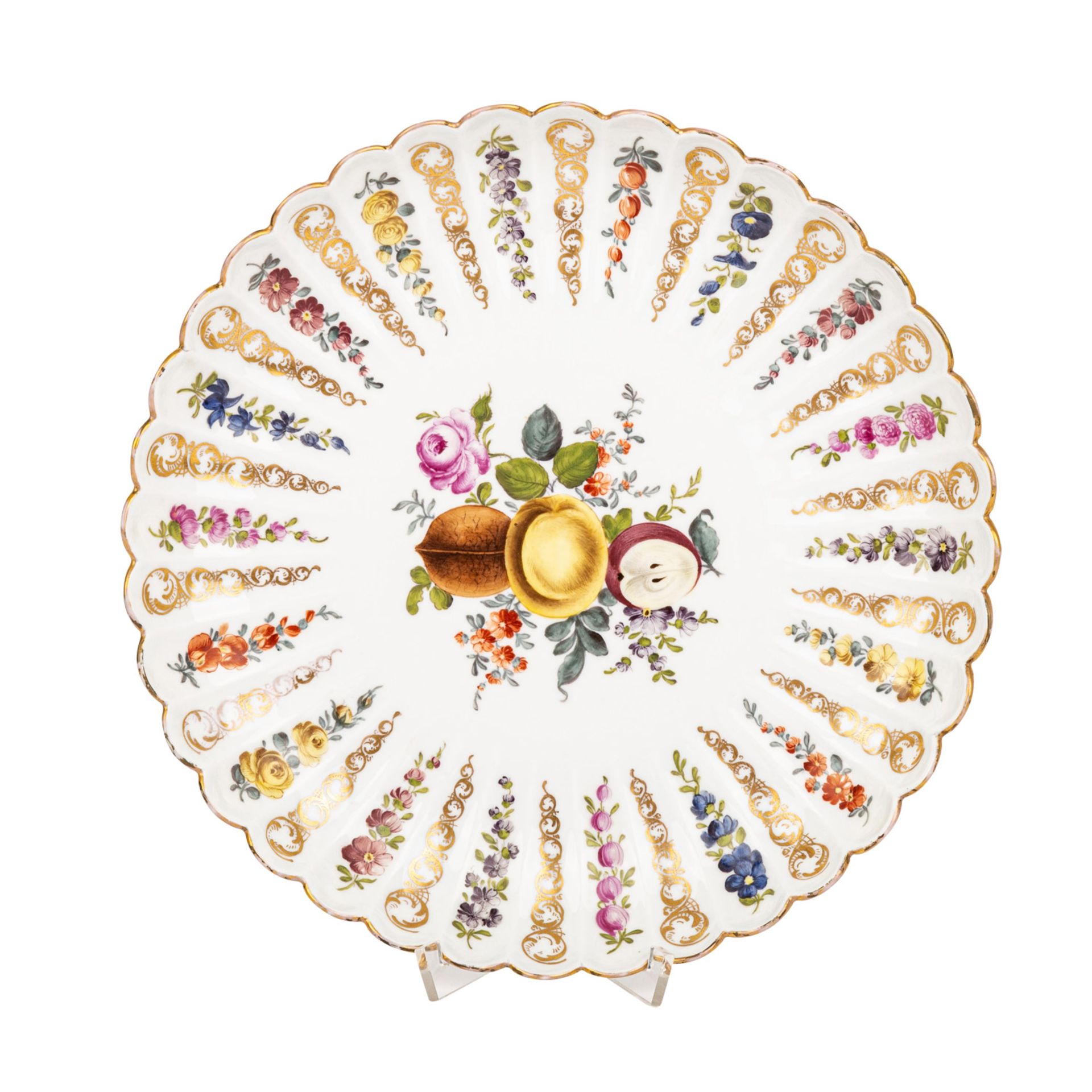 MEISSEN Fächerschale, 1860-1924. Polychrom staffiertes Obstbukett im Tellerspiegel, gewellte Fahne,