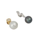 Konvolut aus 2 Perlanhängern mit Brillanten, zus. ca. 0,2 ct, gute-mittl. Farbe und Reinheit, GG/WG