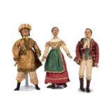 Wohl ITALIEN drei Holzfiguren, 19. Jh. 3 verschiedene Figuren mit passender Kleidung im Stile eines