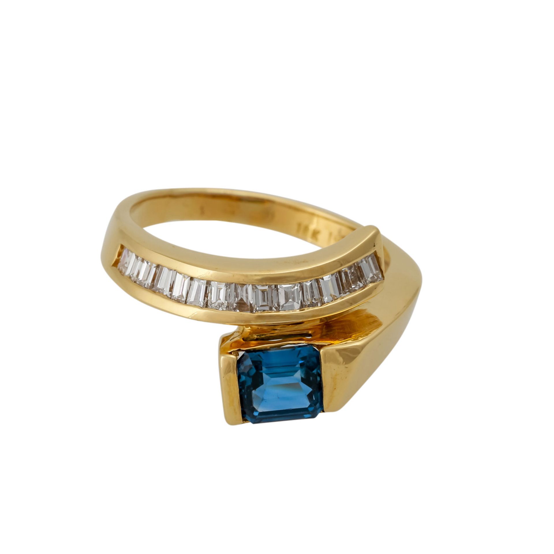 Ring mit Diamanten, zus. ca. 0,5 ct, Trapez-/Baguette-/Carréschliffe in Kanalfassung, ca. WEISS ( - Bild 2 aus 4