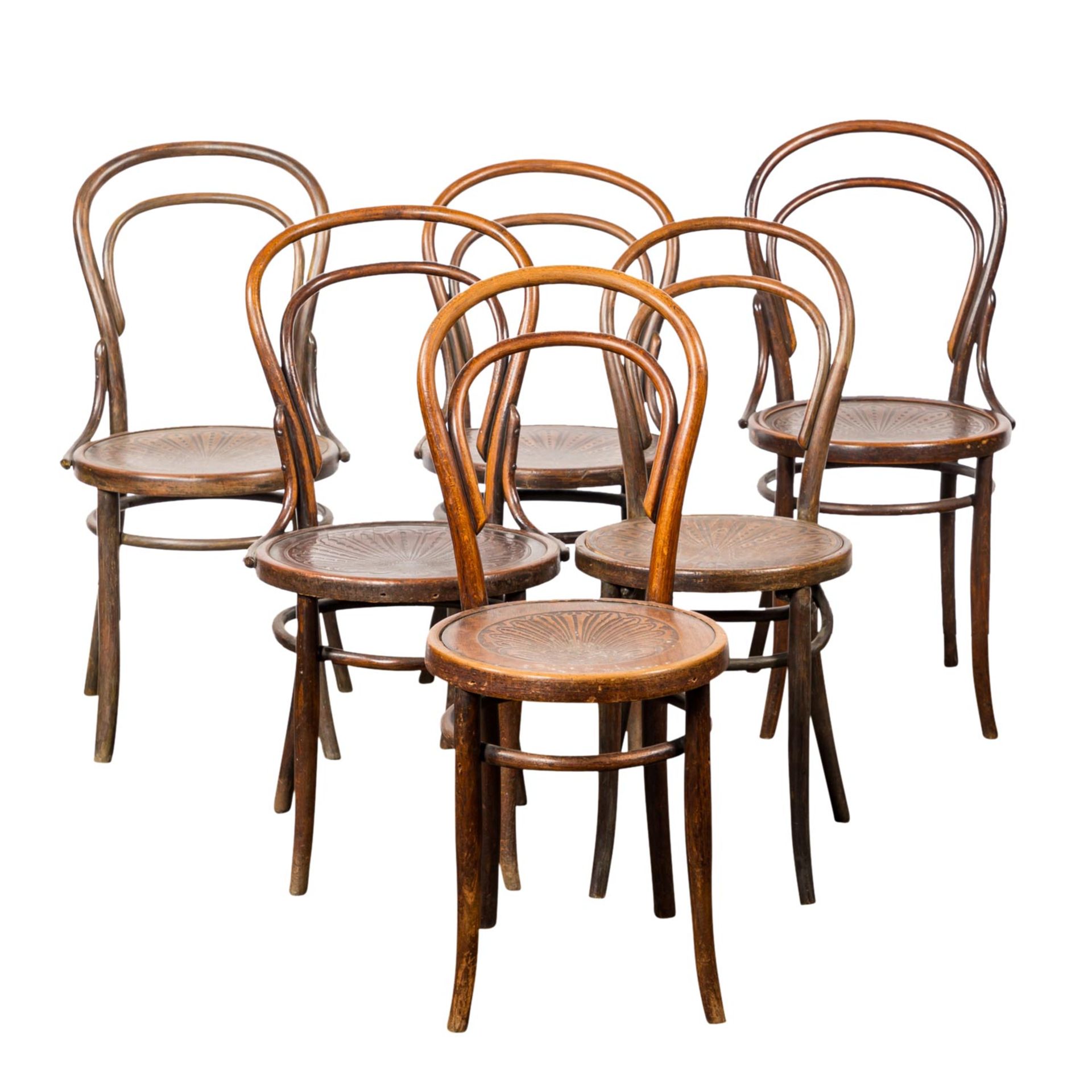 FOLGE VON SECHS LEICHT VARIIERENDEN KAFFEE-STÜHLEN Thonet/Mazowia, um 1910-1920, Buchenholz,