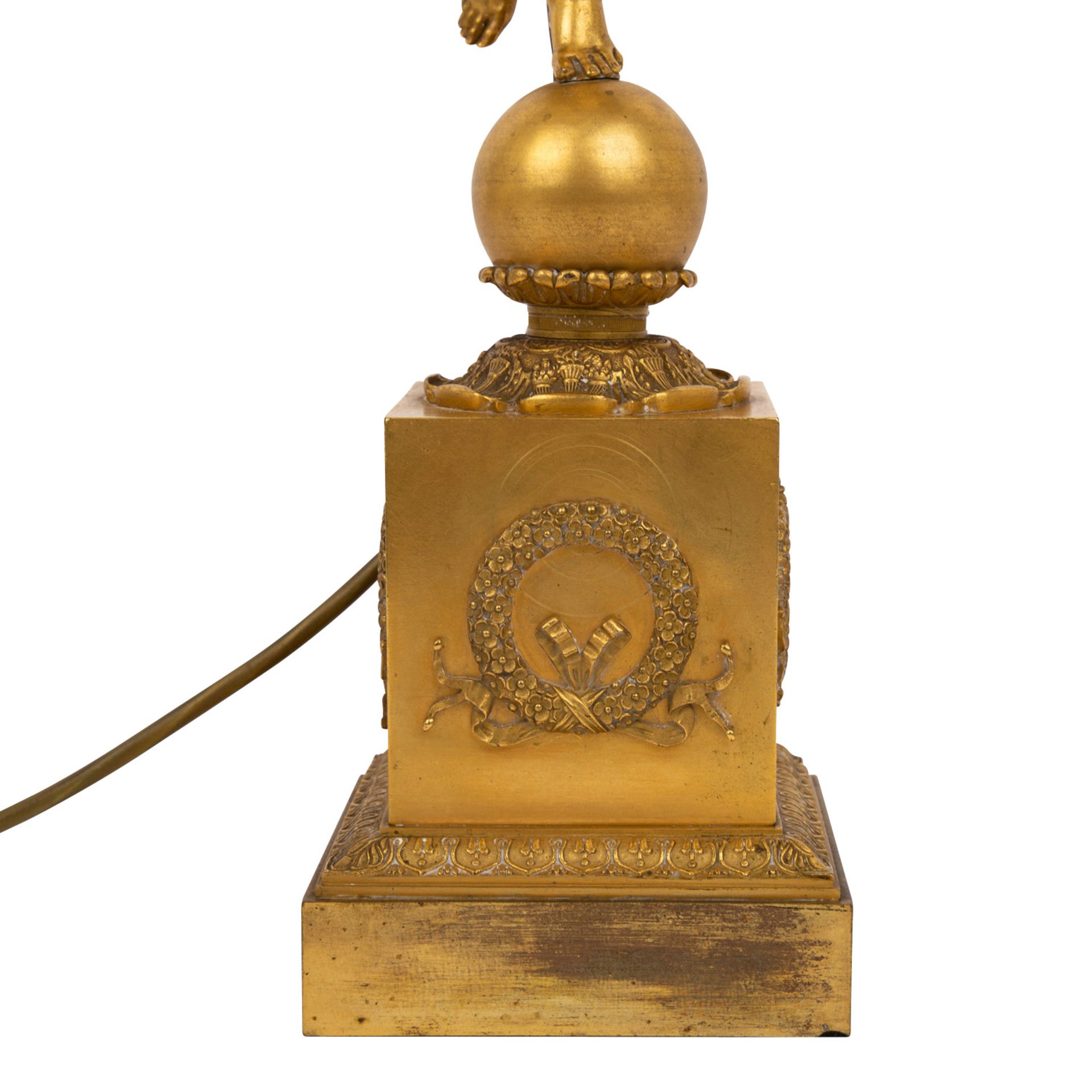 EMPIRE LEUCHTER ALS TISCHLAMPE Frankreich, 19.Jh., Bronze, vergoldet, äußerst fein gearbeitet und - Bild 3 aus 6