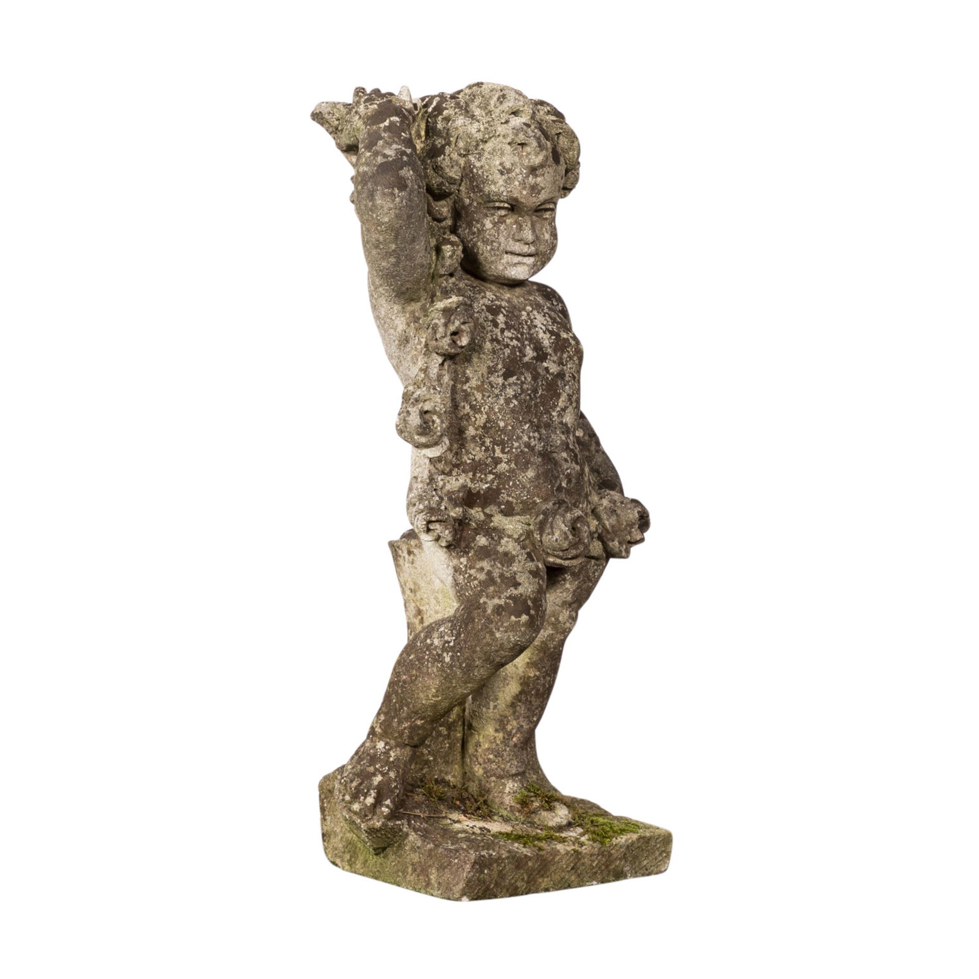 GARTENFIGUR PUTTO 19./20. Jh., Stein, Putto mit Blumengirlande, H: ca. 73 cm. Witterungsspuren.