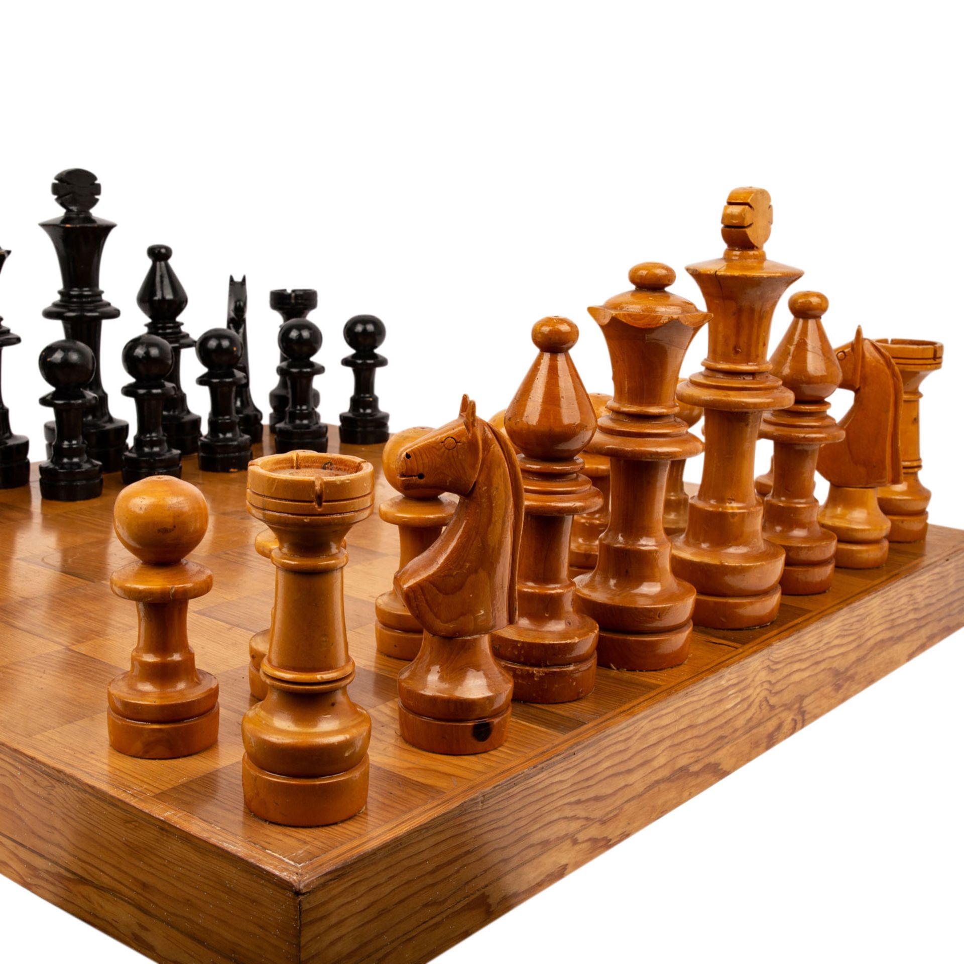 GROßES SCHACHSPIEL Rechteckkasten, darin kompletter Satz eines Schachspiels, die Figuren in Holz - Bild 3 aus 5