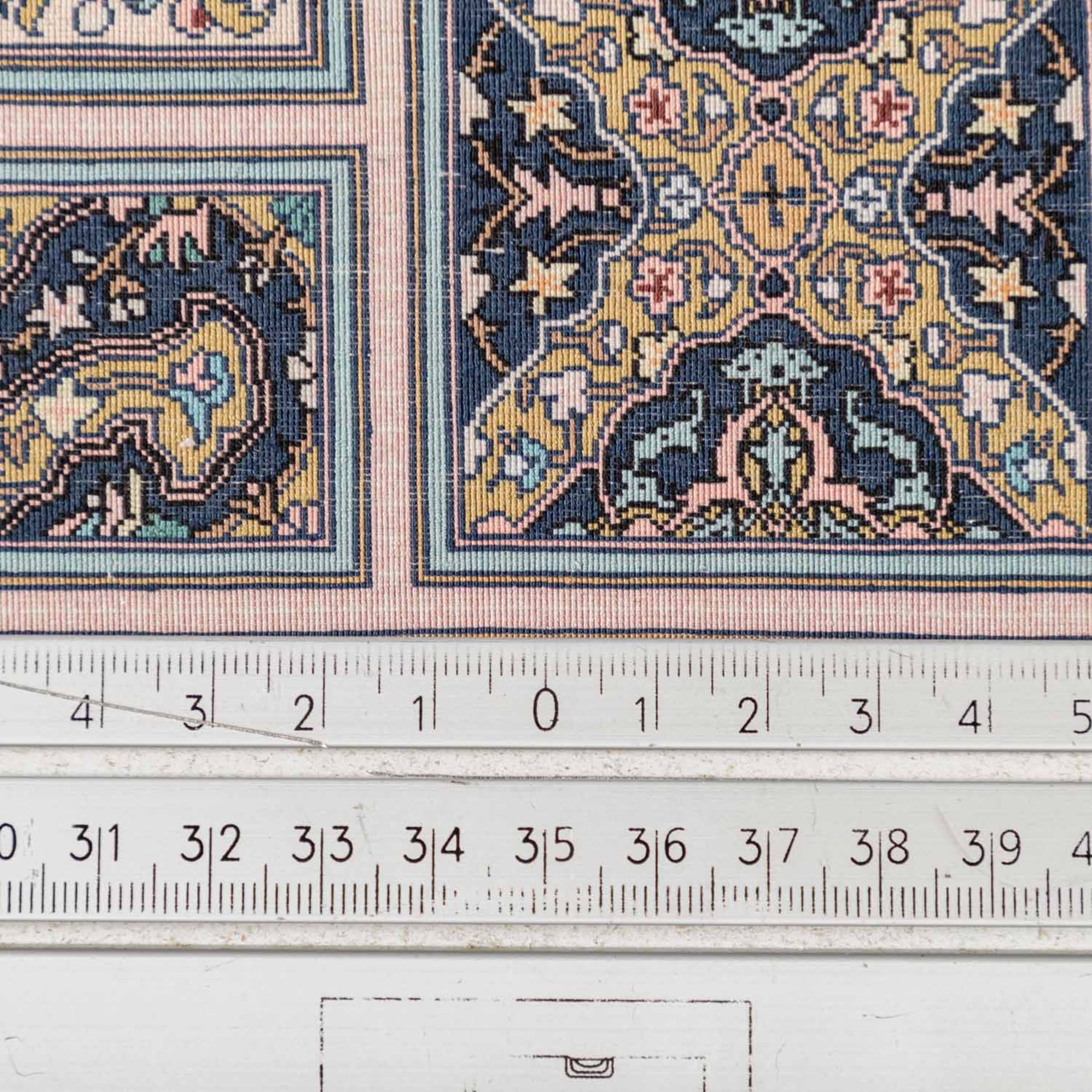 Feinster Teppich aus Seide. TÜRKEI, 20. Jh., 61x47 cm. - Image 3 of 3