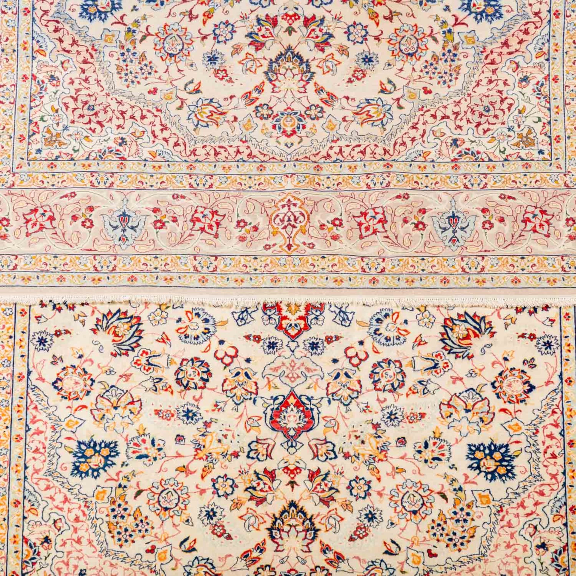 Feiner Orientteppich mit Seide. PERSIEN, 20. Jh., 232x157 cm. - Bild 3 aus 5