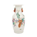 Famille rose - Vase. CHINA, späte Qing-Dynastie (19. Jh.).