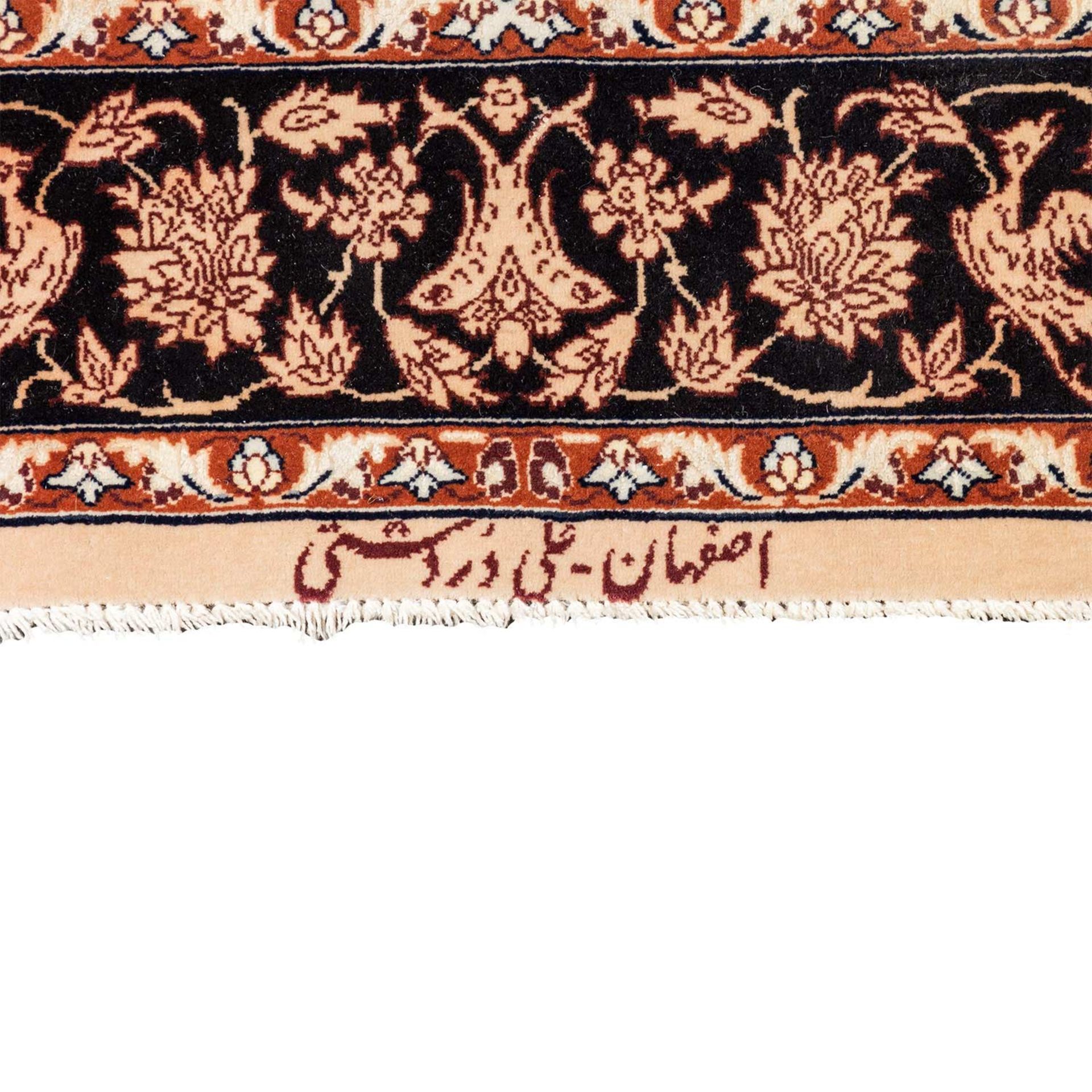 Serie von fünf feinen Orientteppichen mit Seide. IRAN, 20. Jh., je ca. 120x80 cm. - Bild 14 aus 16