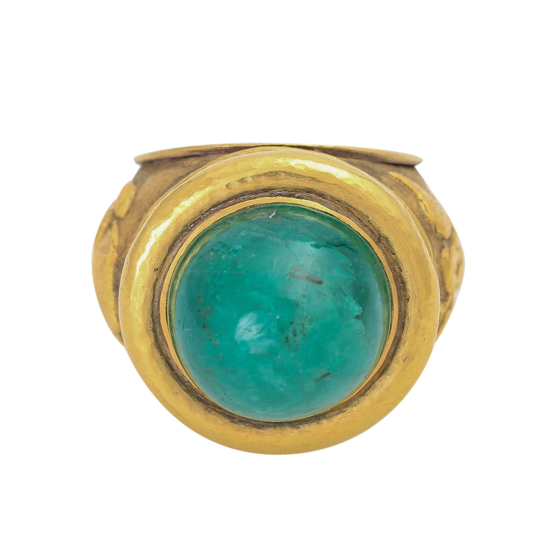 Ring mit Smargad-Cabochon ca. 24 ct,Naturfarbe, GG 14K. Meisterliche Goldschmiede-Trei