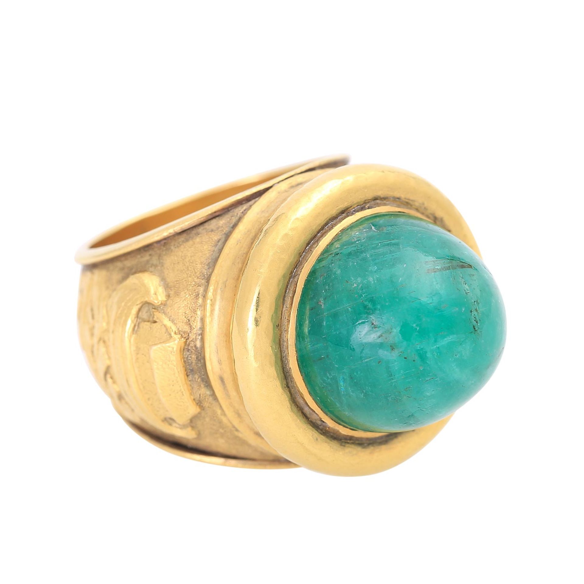 Ring mit Smargad-Cabochon ca. 24 ct,Naturfarbe, GG 14K. Meisterliche Goldschmiede-Trei - Image 2 of 5