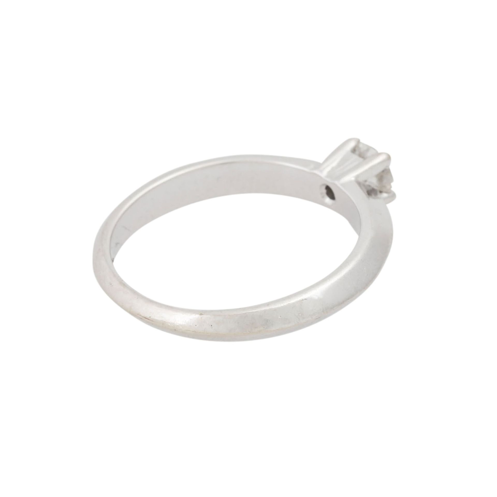 Ring mit kleinem Brillant ca. 0,20 ct,ca. WEISS (H)/SI, WG 14K, Ringweite 49, 21. Jh., - Image 3 of 5