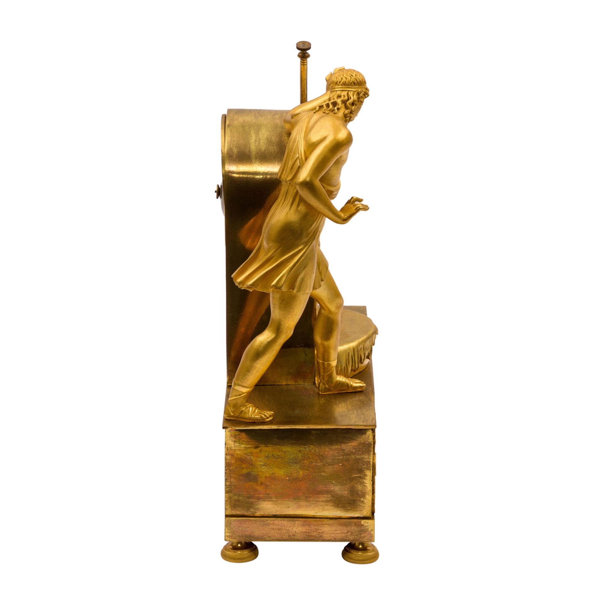 SELTENE EMPIRE-PENDULE, Frankreich, um 1830Feuervergoldete Bronze, weiß emailliertes - Bild 5 aus 9