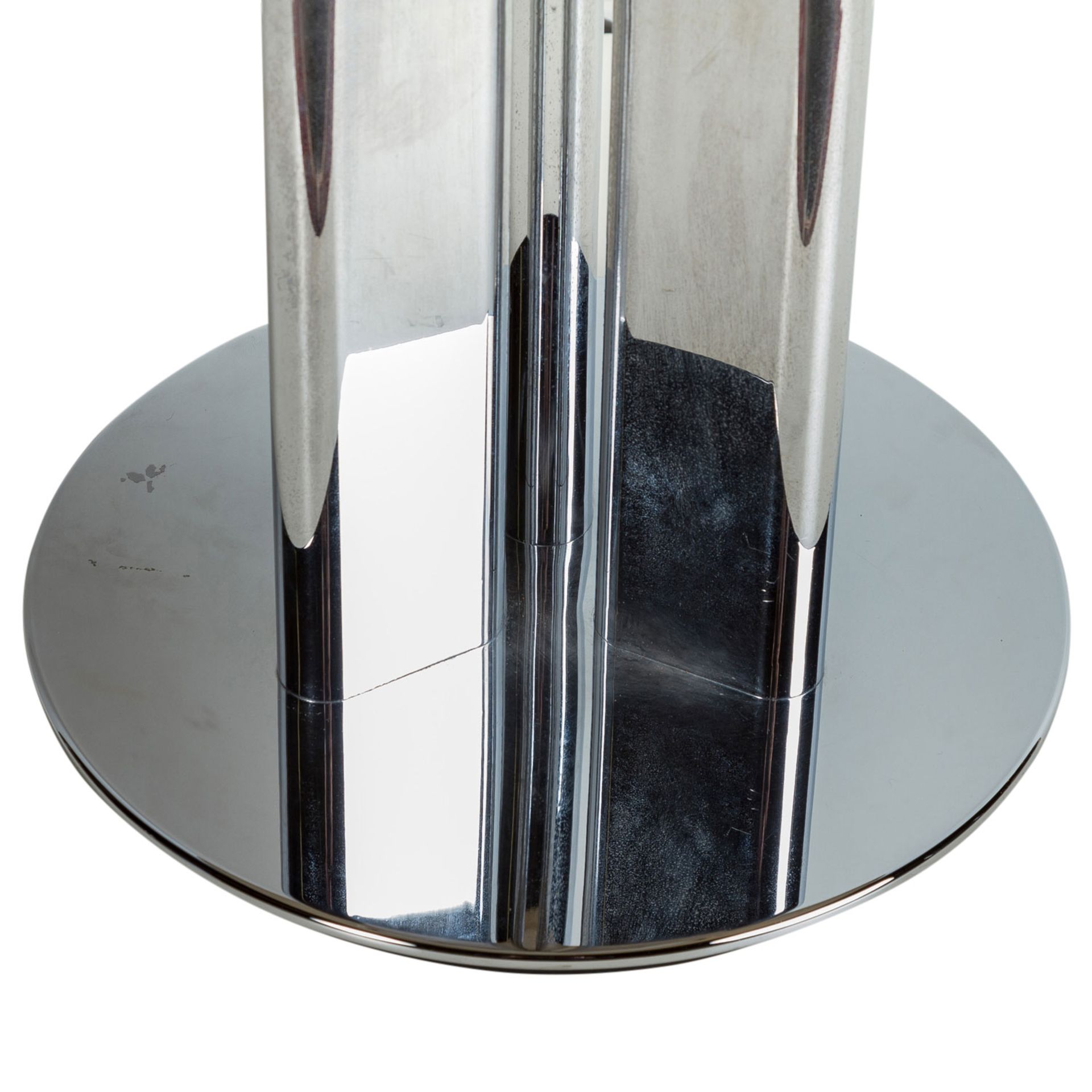 TISCHLAMPE1970er Jahre, 3 angeordnete Metallstreben bilden den Schaft, verchromt, Lamp - Image 3 of 3