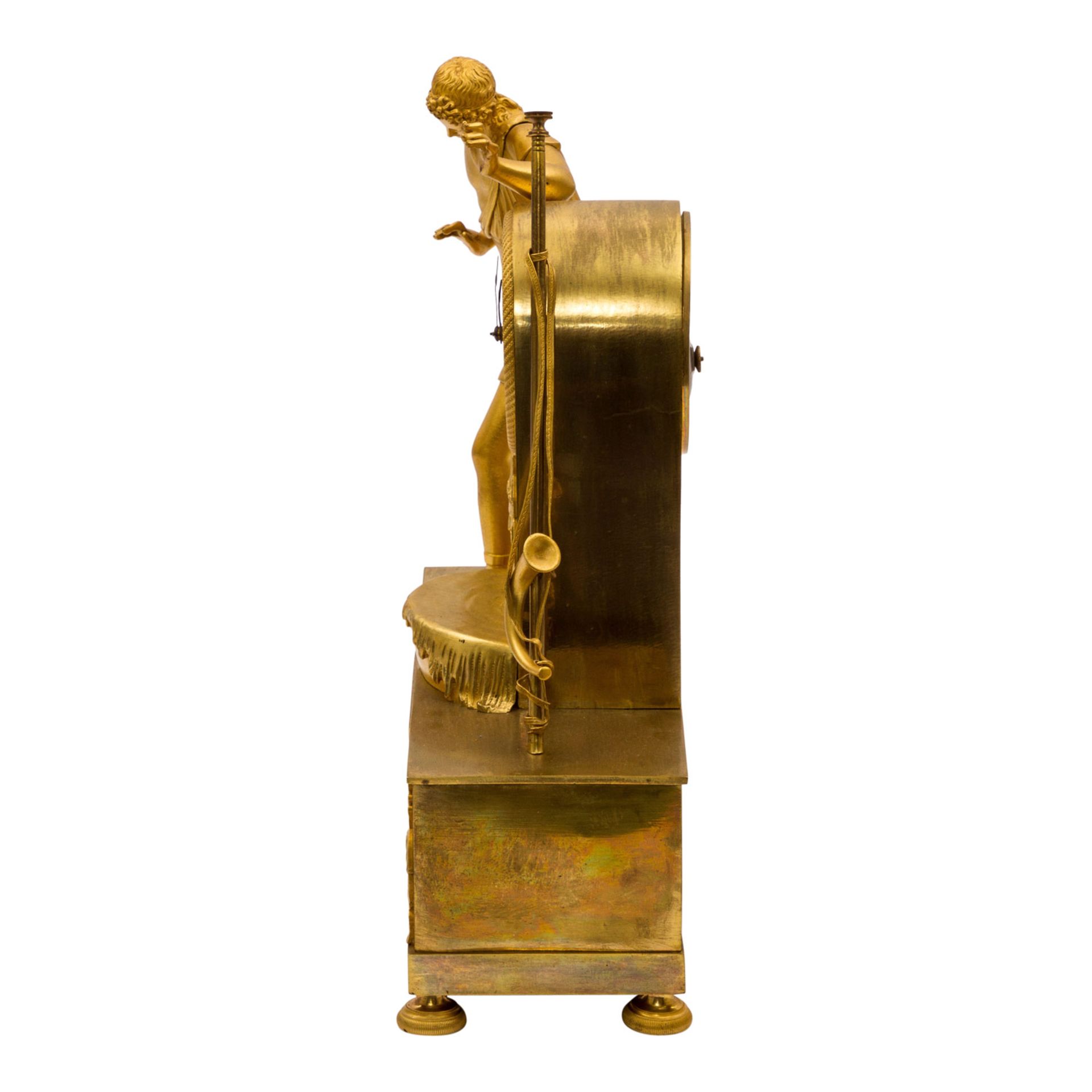 SELTENE EMPIRE-PENDULE, Frankreich, um 1830Feuervergoldete Bronze, weiß emailliertes - Bild 3 aus 9