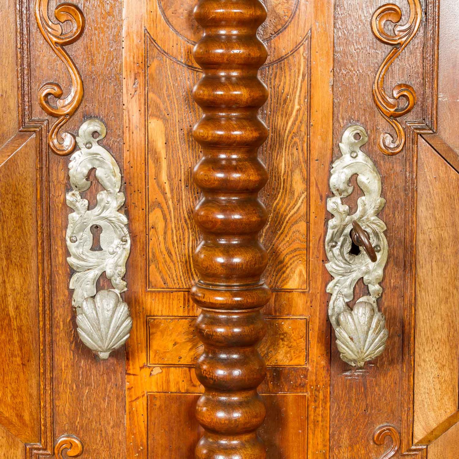 RENAISSANCE-SCHRANK,Ulm oder Augsburg, um 1680, Eiche, Nussbaum u.a. Hölzer, zweitür - Image 8 of 8