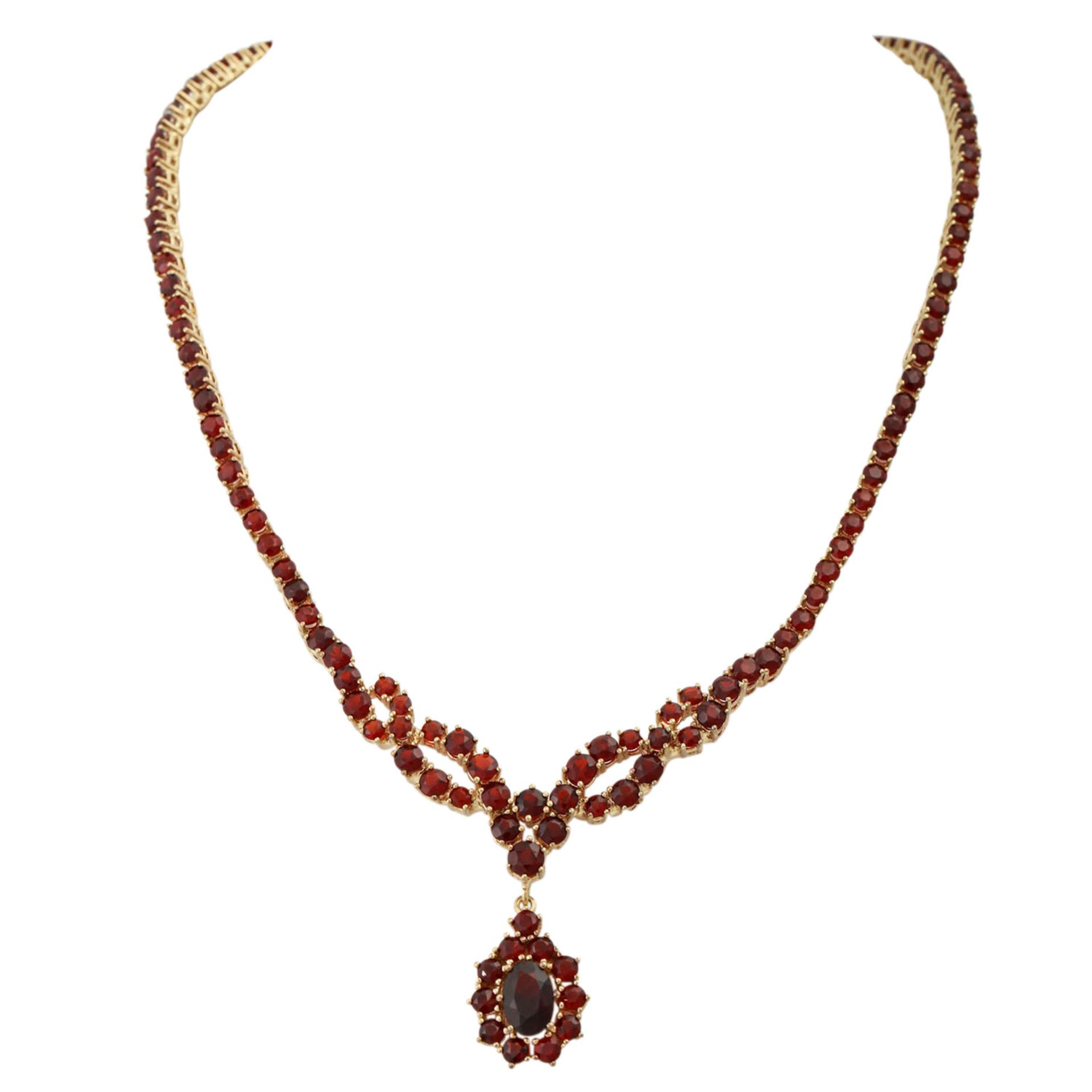 Collier komplett ausgefasst mit Granaten,GG 8K, 24,3 gr, L: ca. 42 cm, 20. Jahrhundert