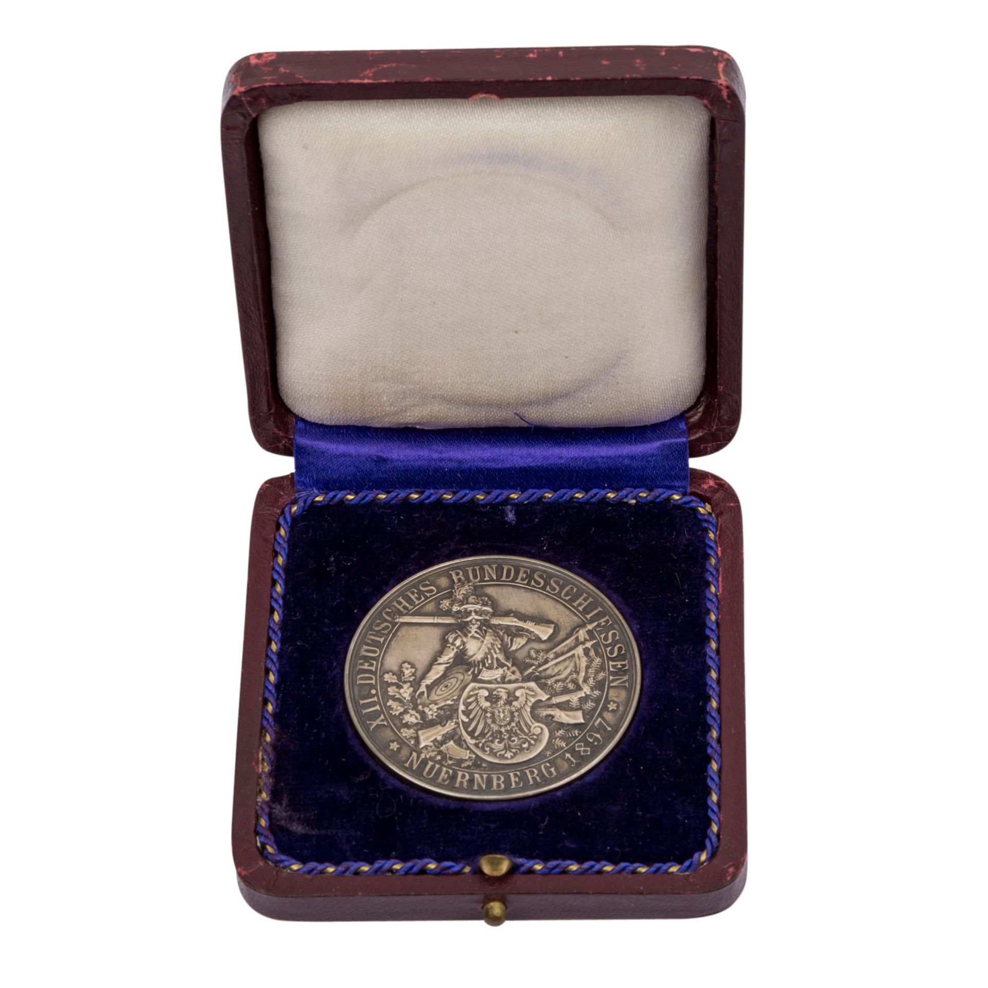 Schützenwesen - Medaille mit Originaletui XII.Deutsches Bundesschiessen Nürnberg 1897. Vz.Sooting